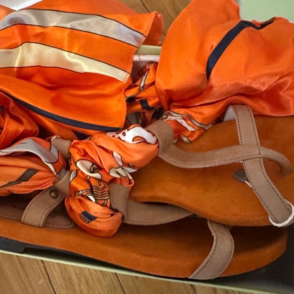 Orange Women's Satin Bow Flat Sandals, new in box , size 8.5 , euro 39 - Picture 4 of 6